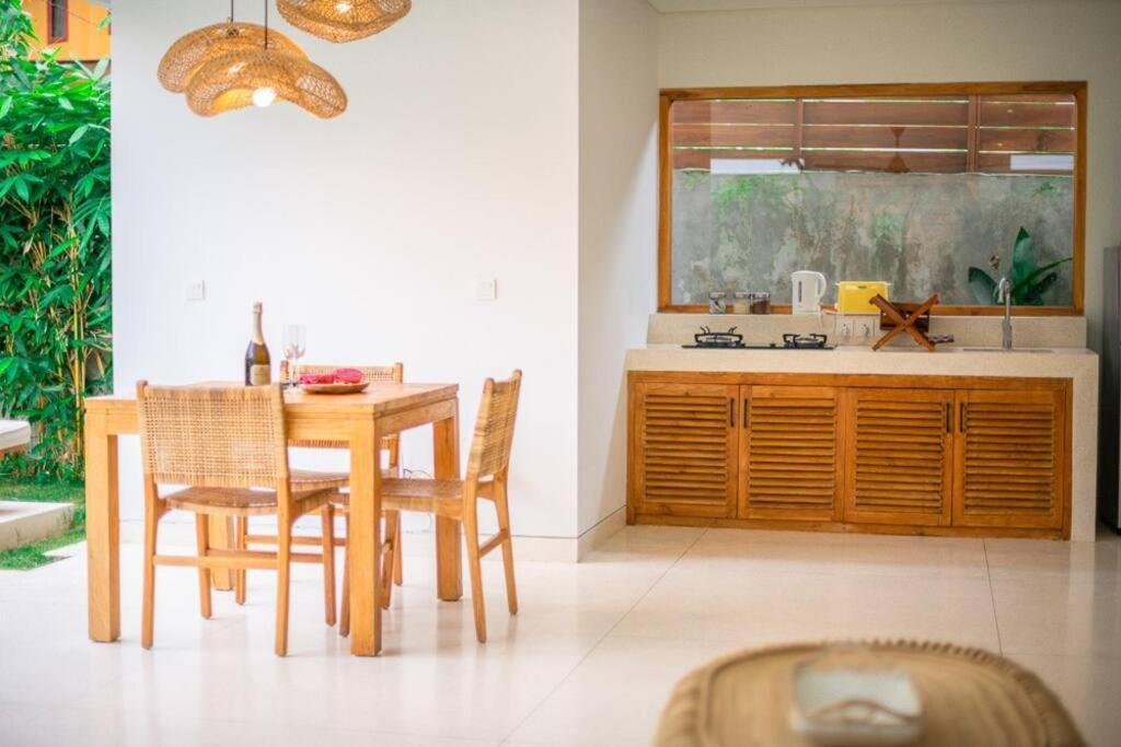 Marlaca Villas Lombok Kuta  ภายนอก รูปภาพ