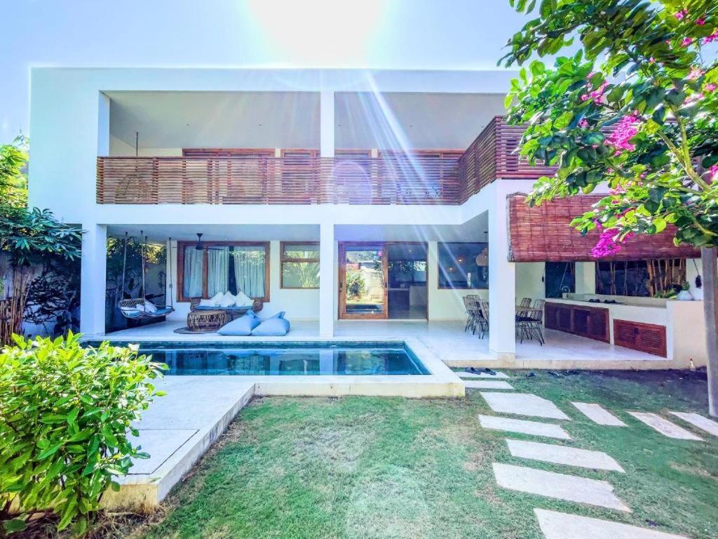 Marlaca Villas Lombok Kuta  ภายนอก รูปภาพ
